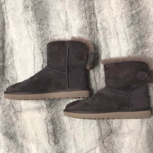 Ugg Bailey Bow short boots size womens 7.  They may have been worn once. - Picture 2 of 7